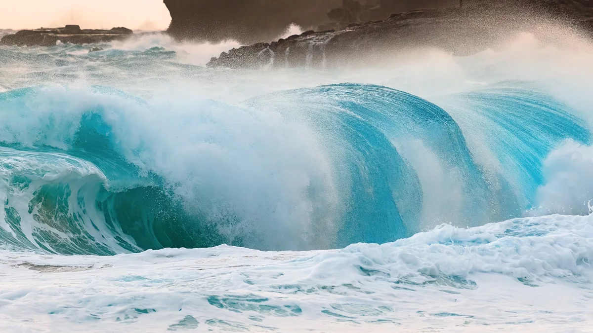 Shooting the Surf in Hawaii - Zoom