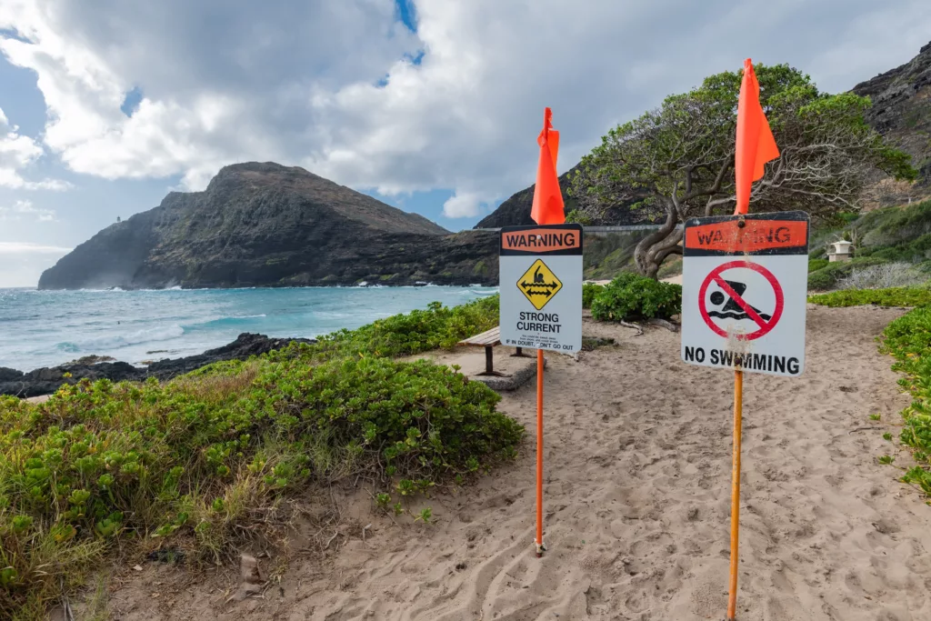Warning signs posted from lifegaurds at Makakapu'u Beach 